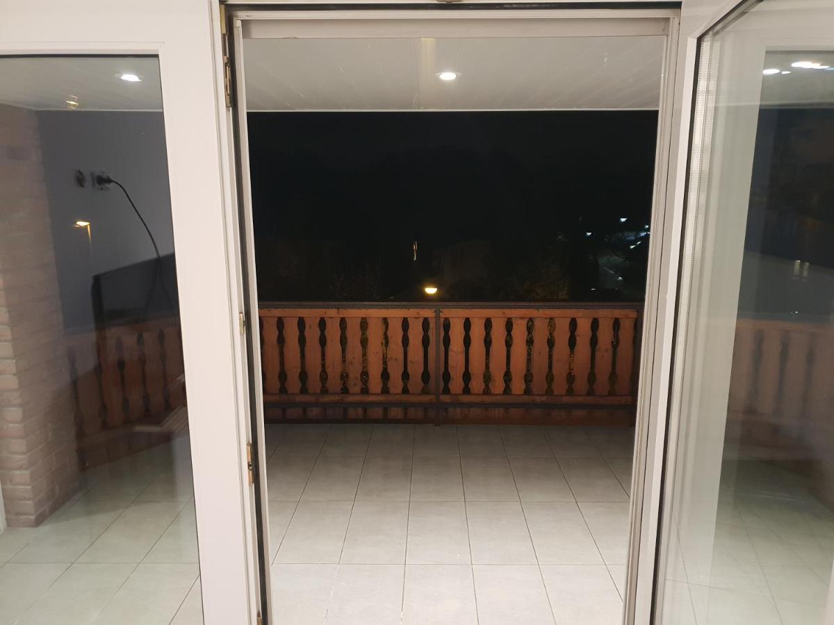 Ferienwohnung Mit Jacuzzi Naehe Flughafen Koeln Bonn Τρόισντορφ Εξωτερικό φωτογραφία
