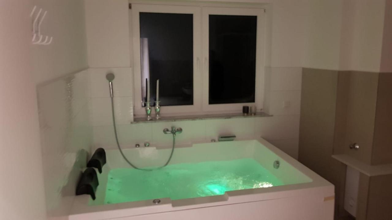 Ferienwohnung Mit Jacuzzi Naehe Flughafen Koeln Bonn Τρόισντορφ Εξωτερικό φωτογραφία